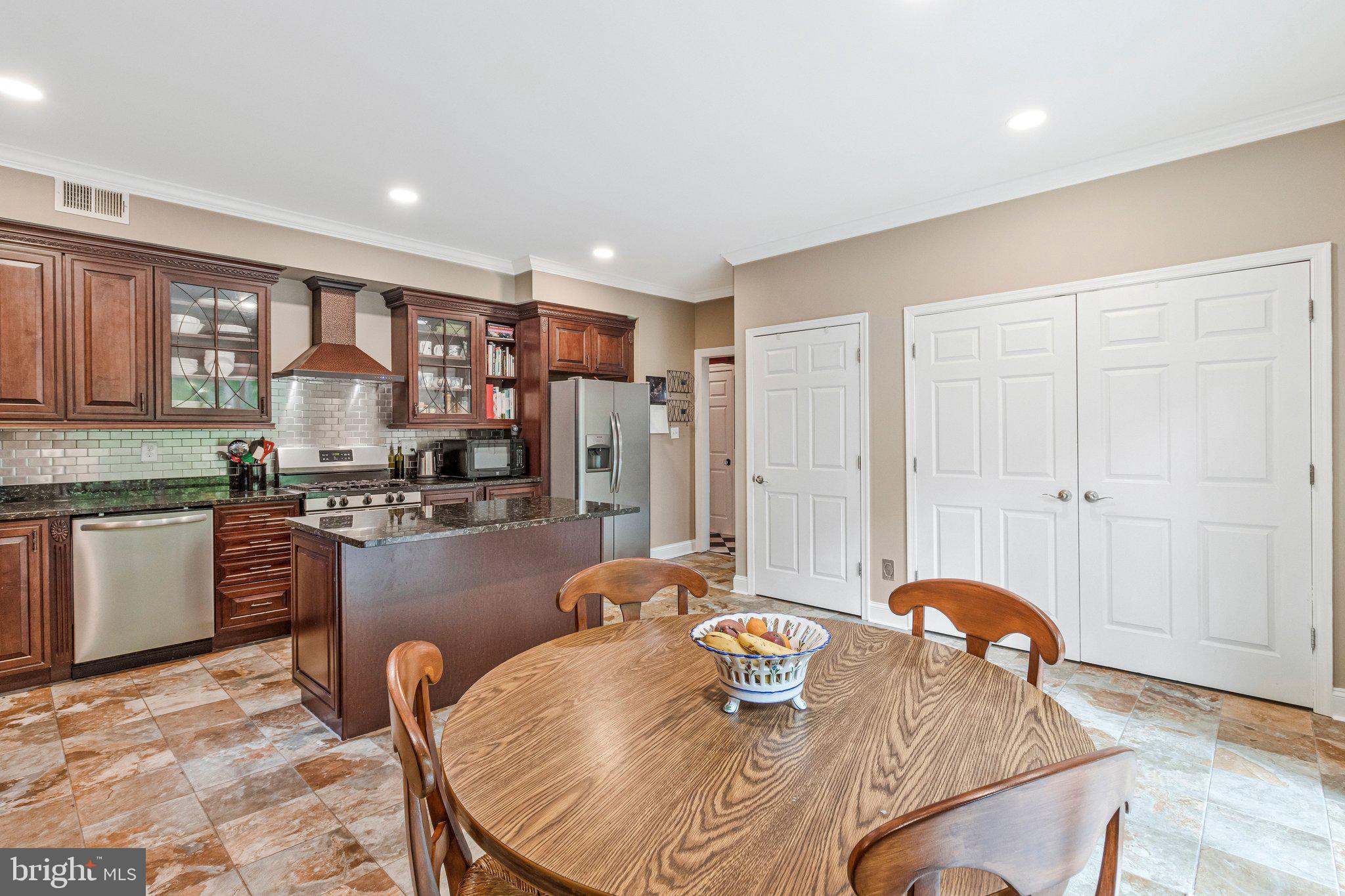 1502 HIGHWOOD DRIVE