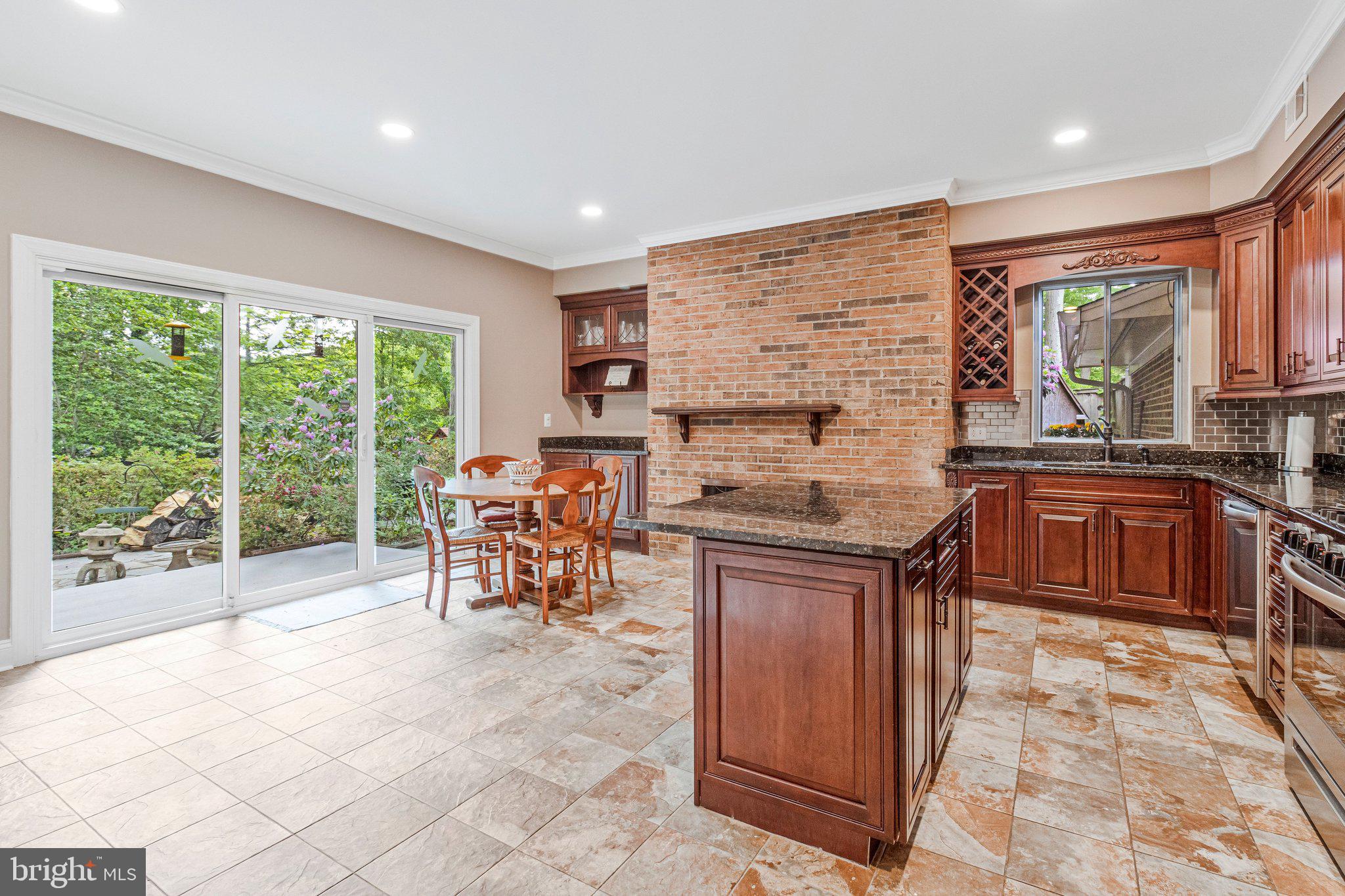 1502 HIGHWOOD DRIVE
