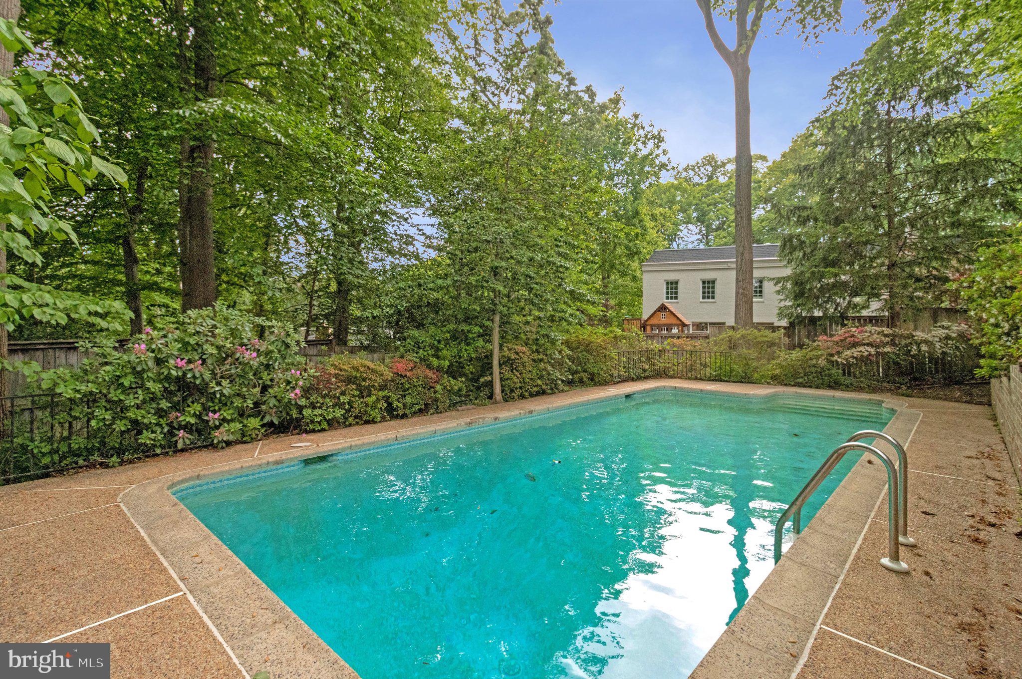1502 HIGHWOOD DRIVE