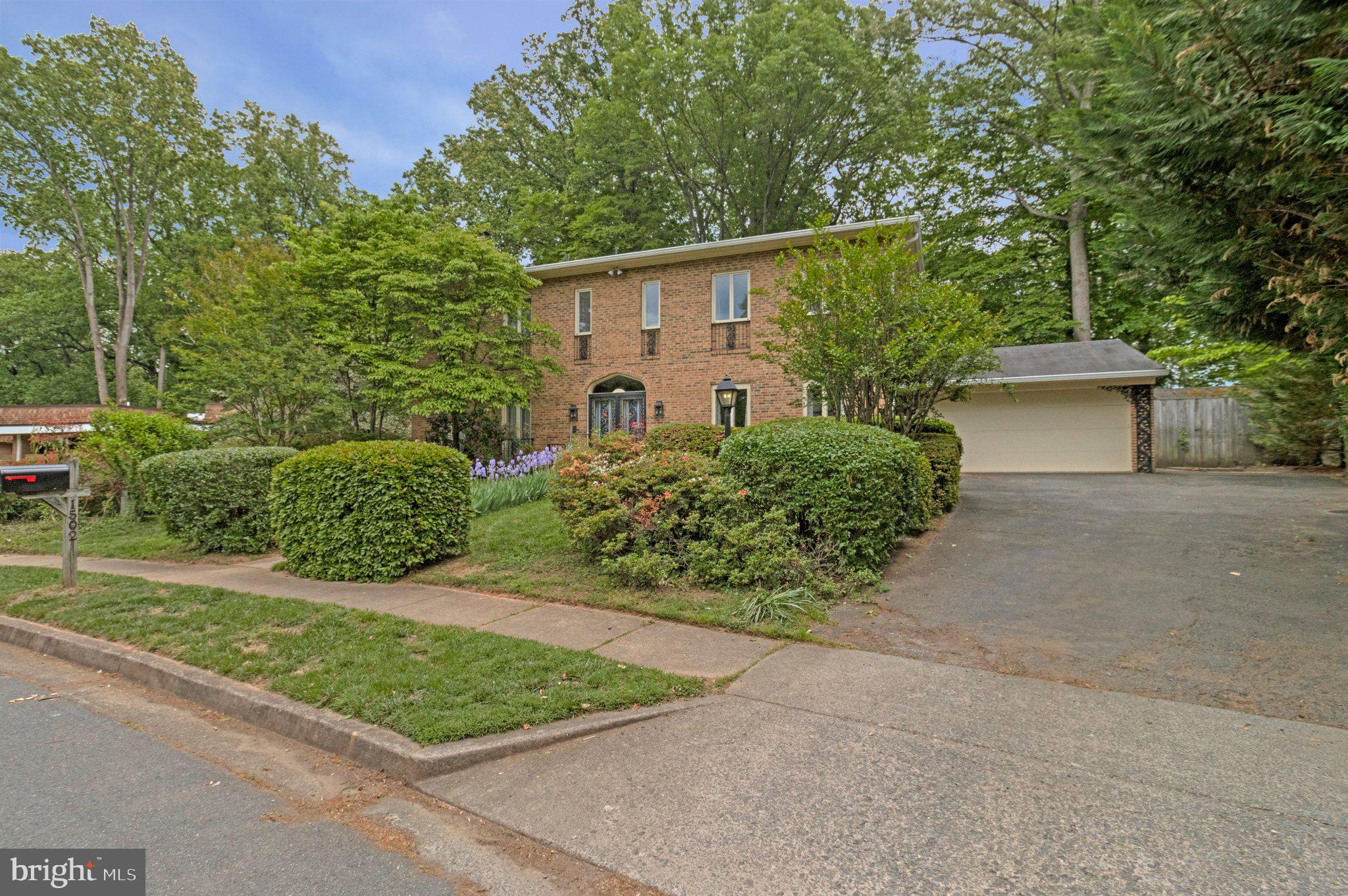 1502 HIGHWOOD DRIVE