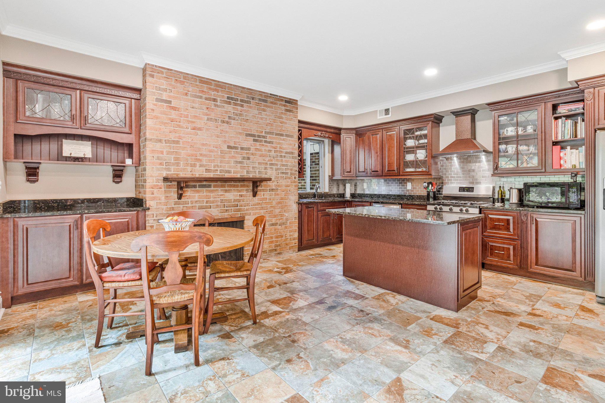 1502 HIGHWOOD DRIVE