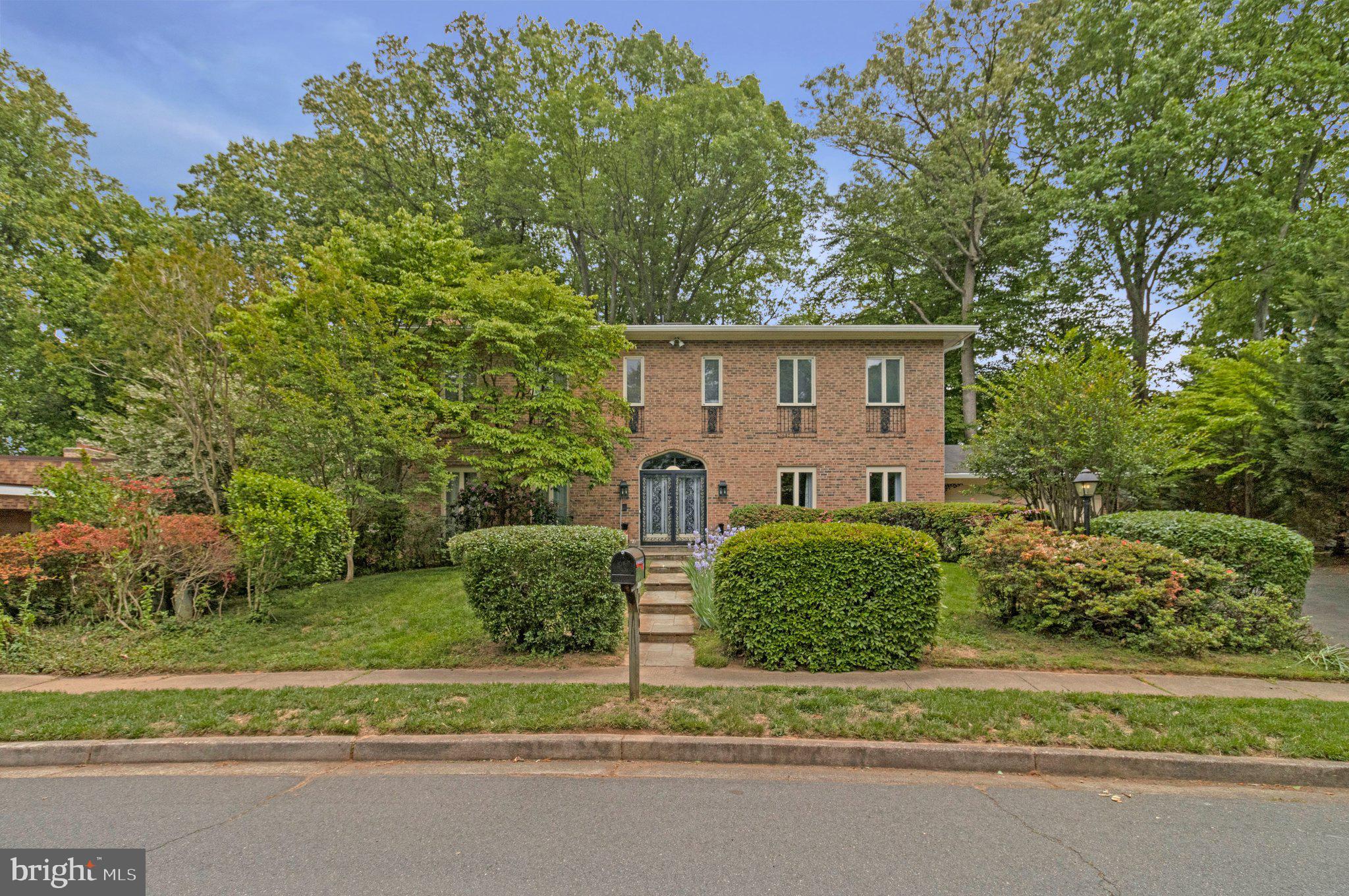 1502 HIGHWOOD DRIVE