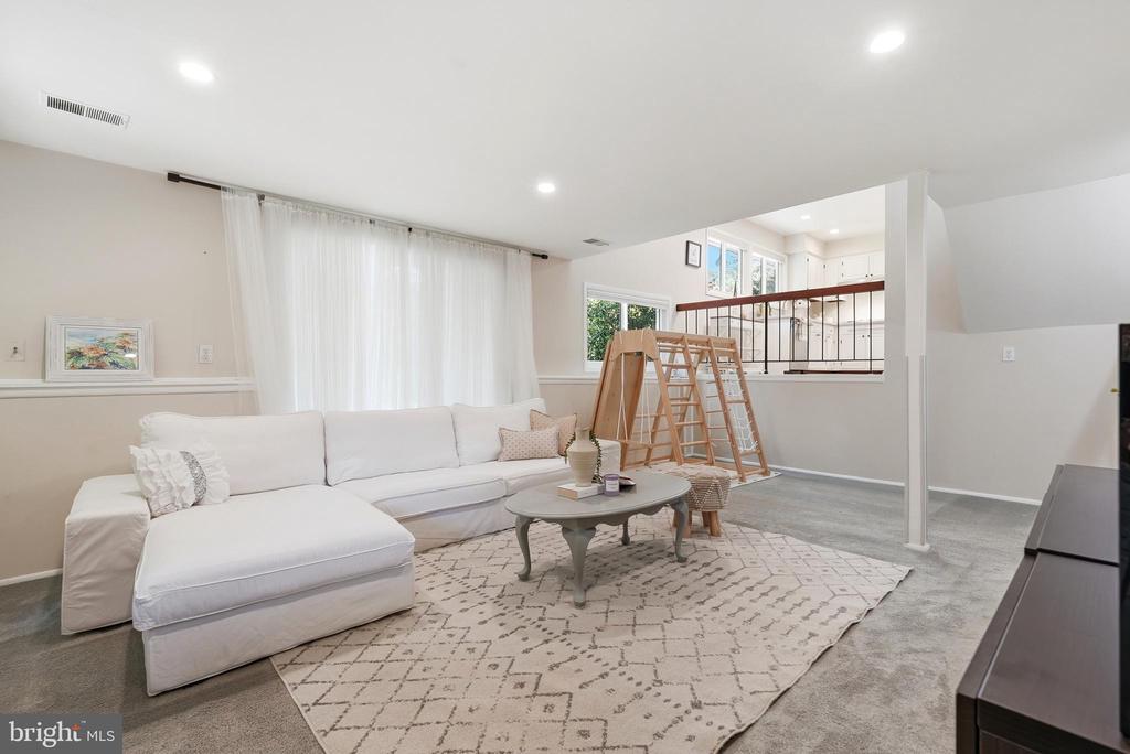 6944 SPELMAN DRIVE