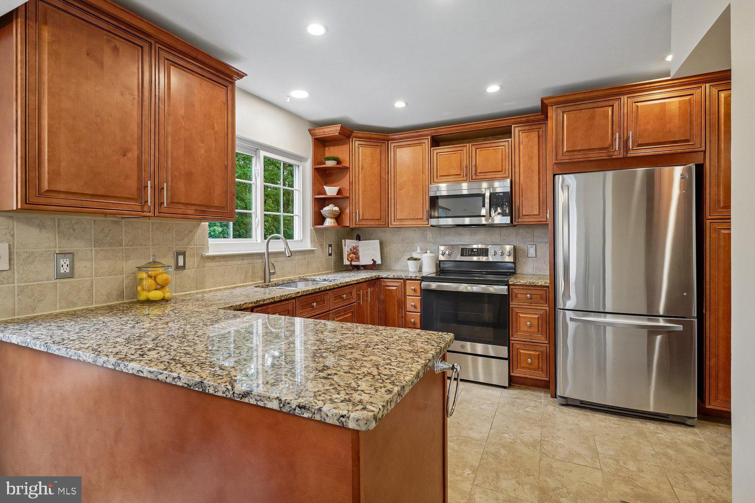 13484 LAKE SHORE