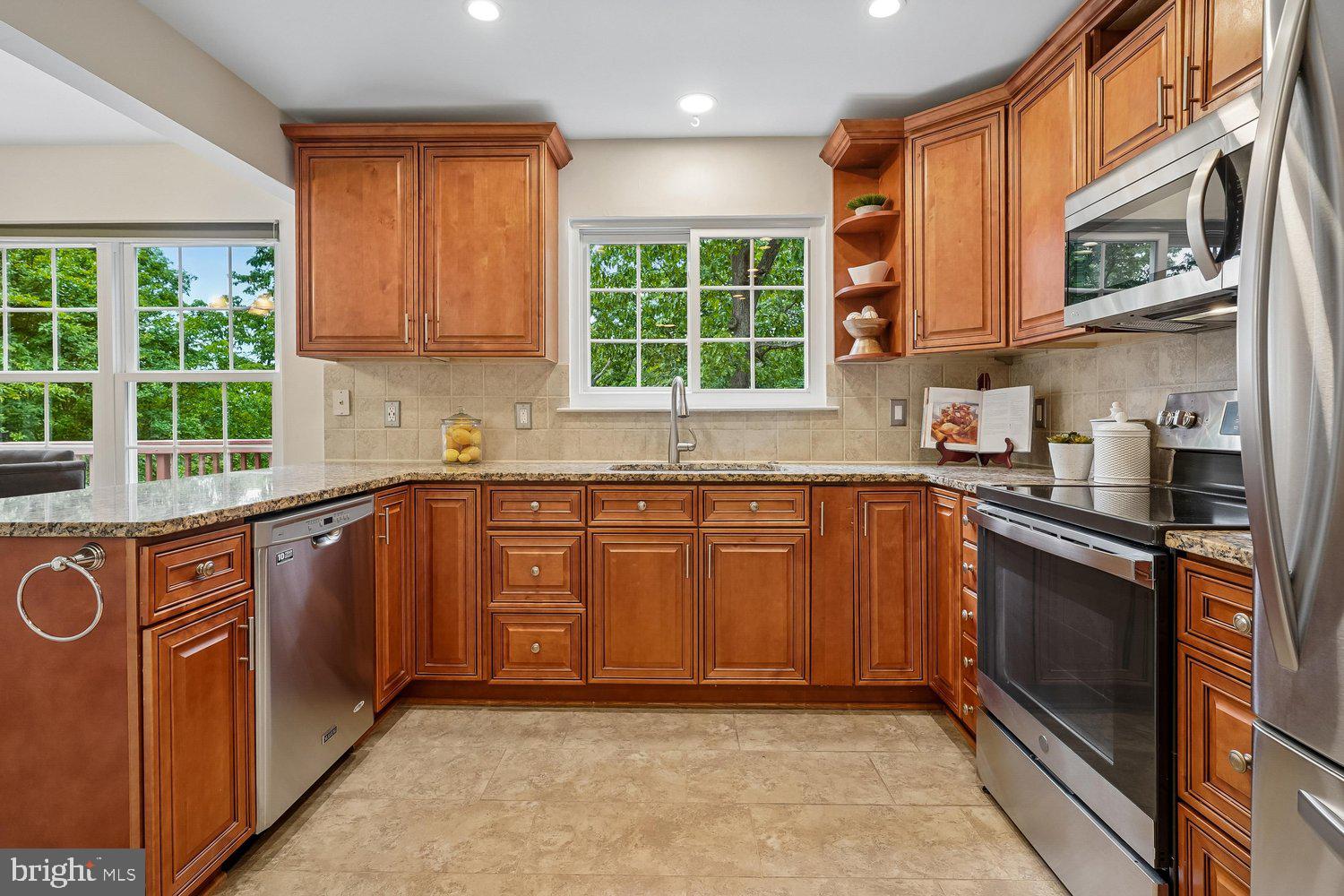 13484 LAKE SHORE