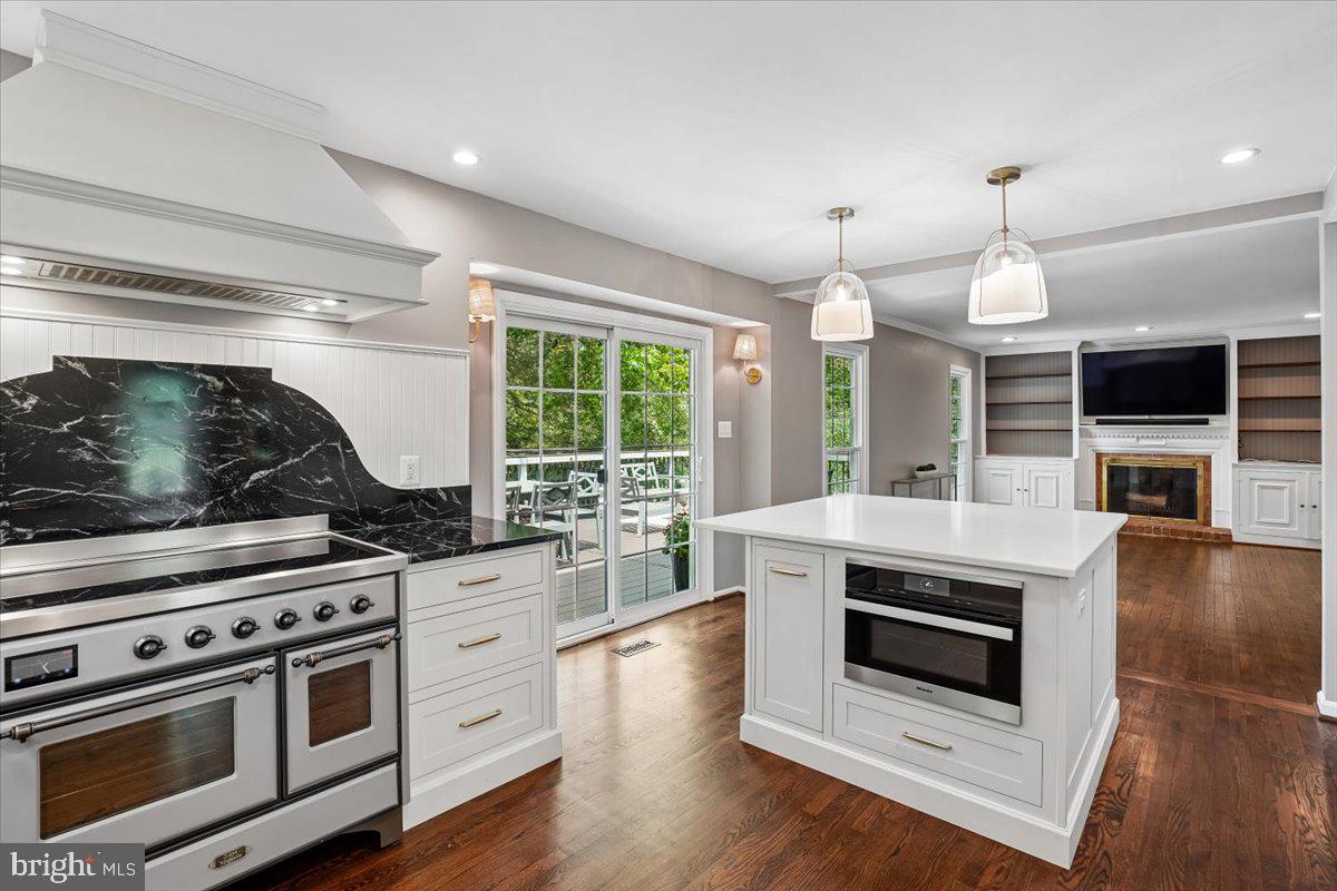 10314 HICKORY CREEK COURT
