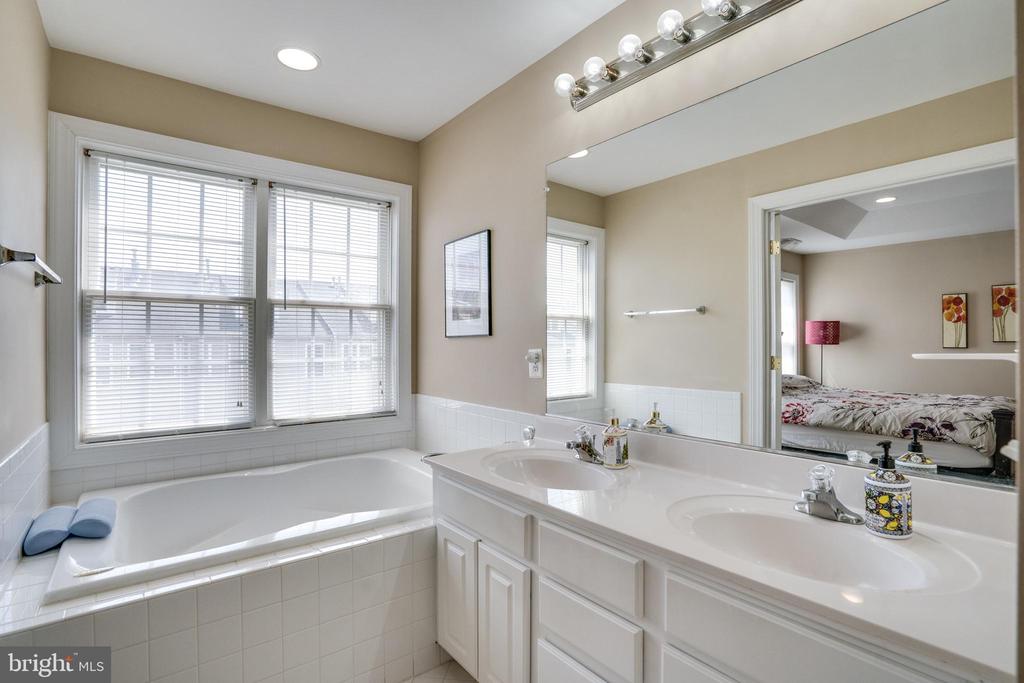 13598 LAVENDER MIST LANE