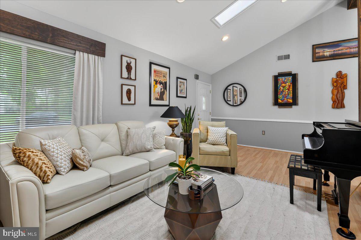 8633 RESECA LANE