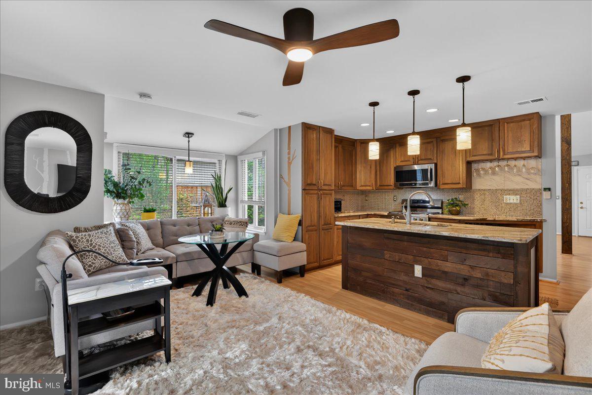 8633 RESECA LANE