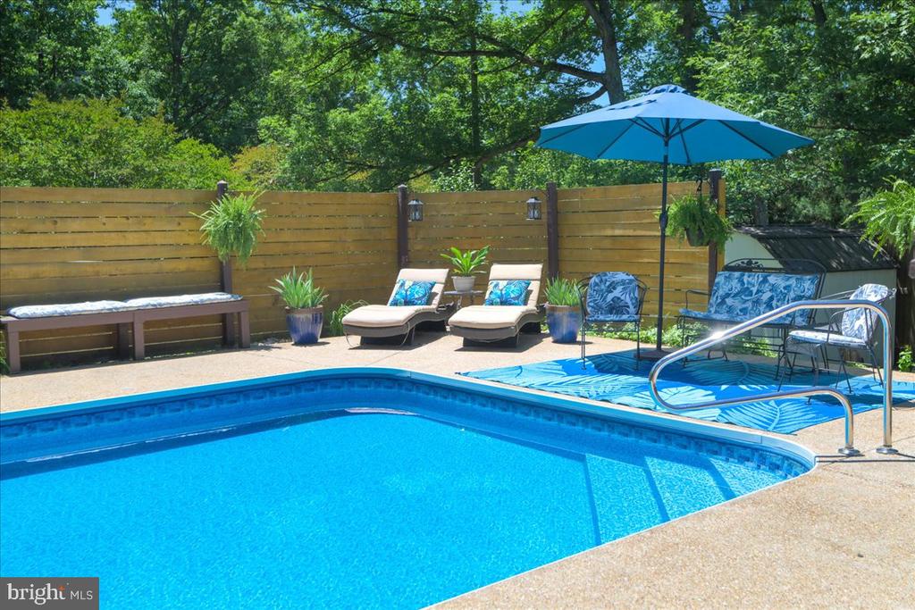 8633 RESECA LANE