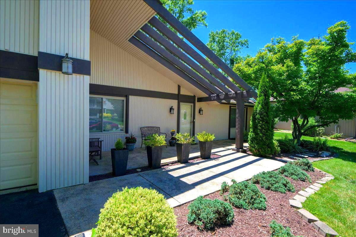 8633 RESECA LANE