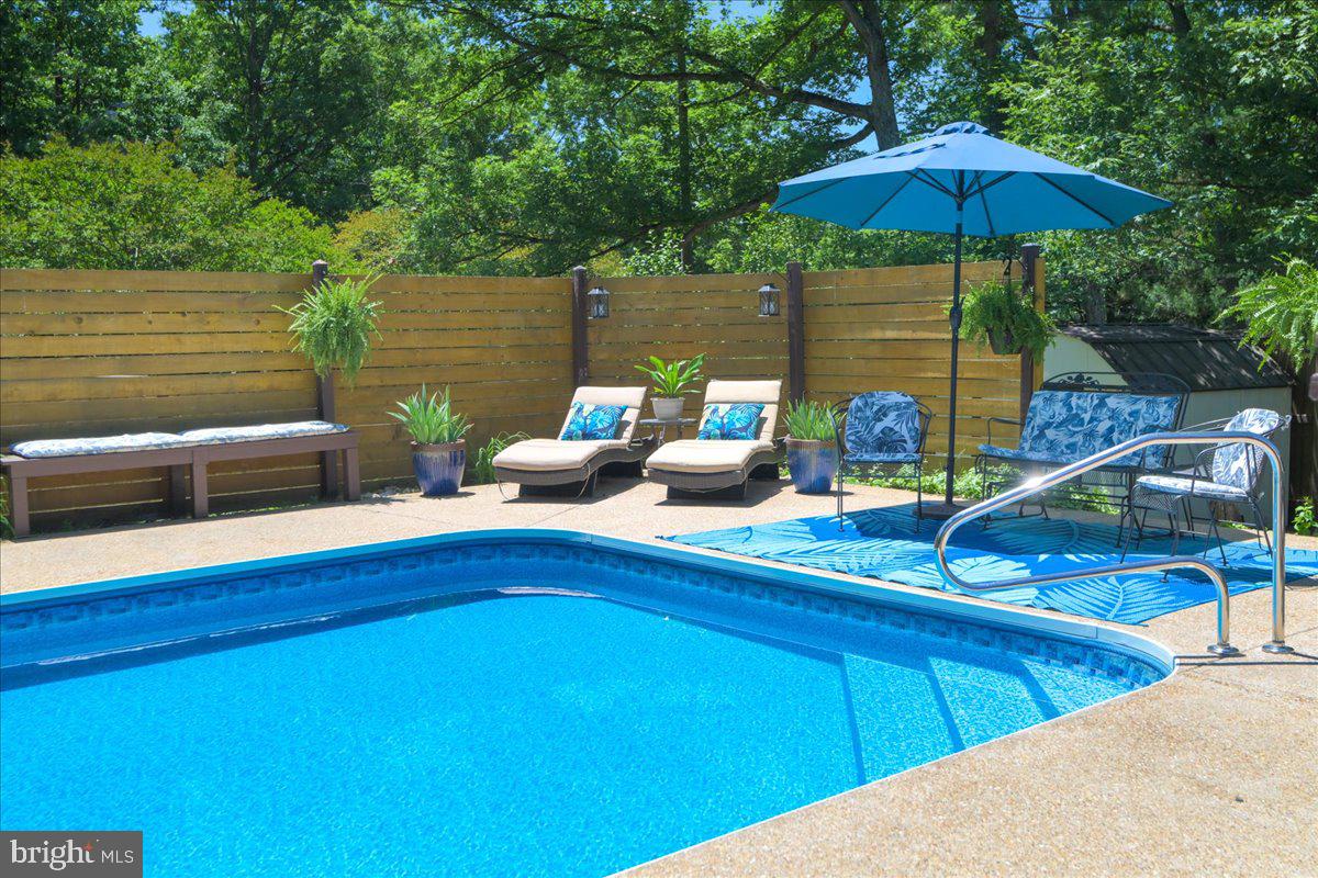 8633 RESECA LANE