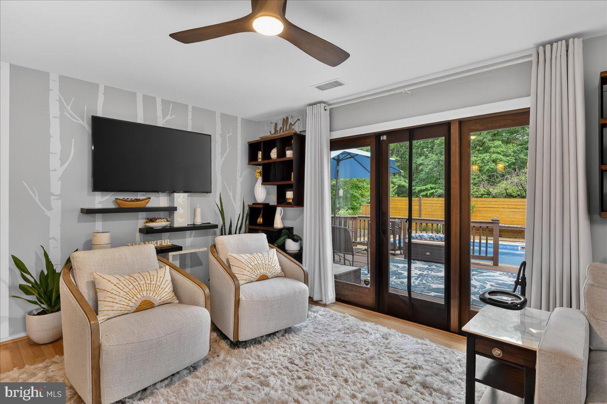 8633 RESECA LANE