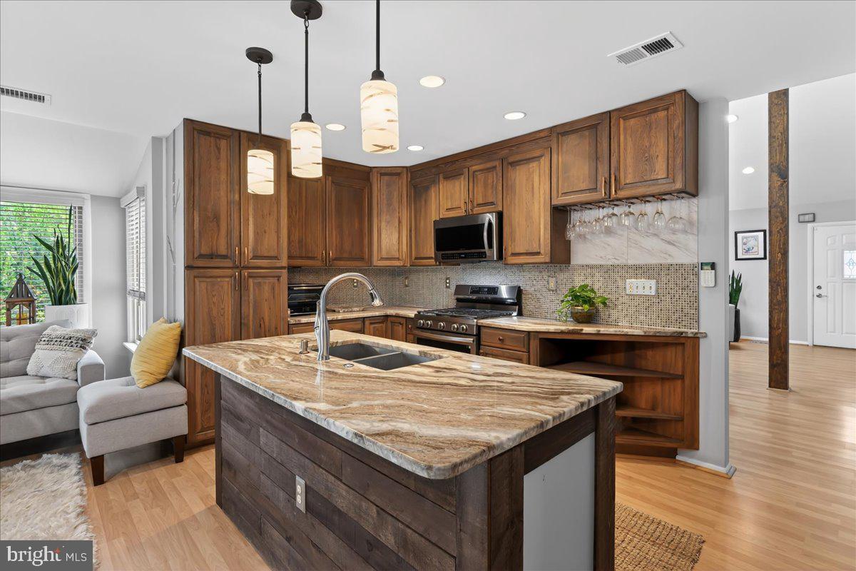 8633 RESECA LANE