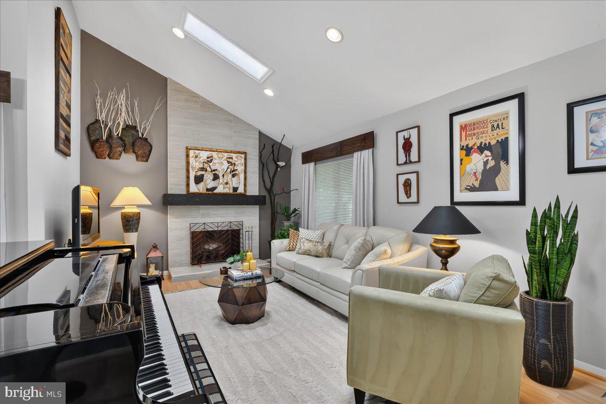 8633 RESECA LANE