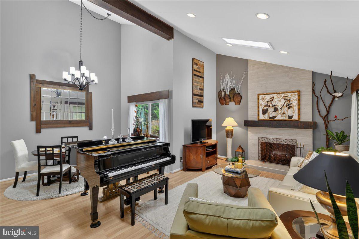 8633 RESECA LANE