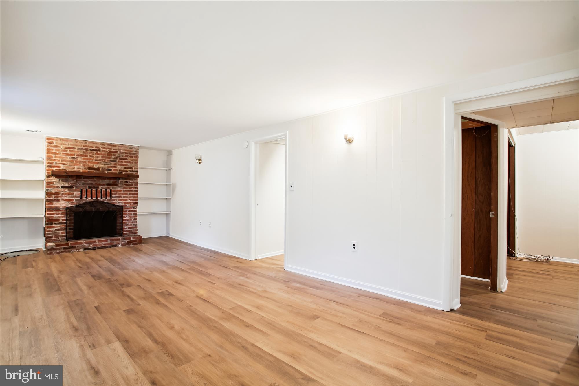2405 PHILLIPS DRIVE
