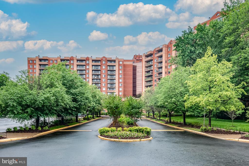 2230 GEORGE C MARSHALL DRIVE 517