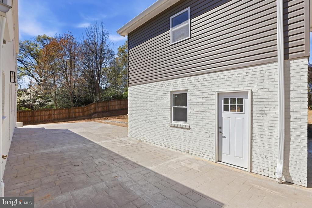 6420 SPRING TERRACE