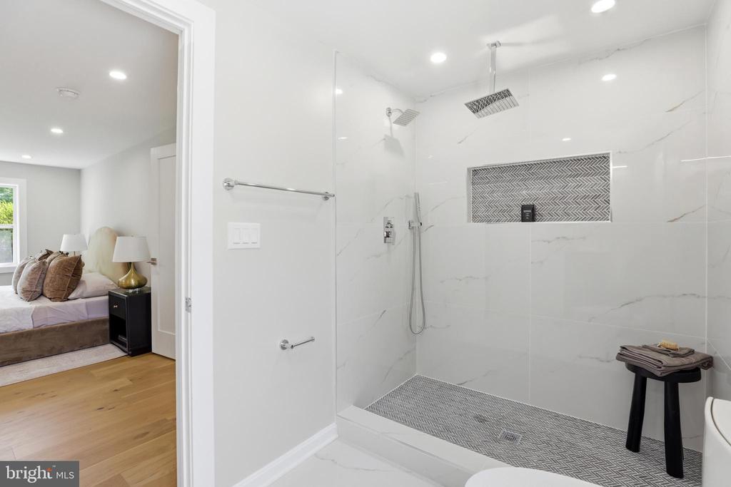 6420 SPRING TERRACE