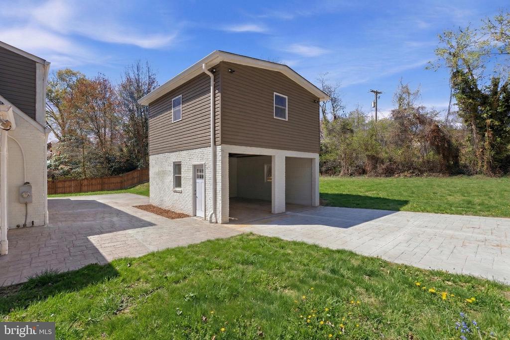 6420 SPRING TERRACE