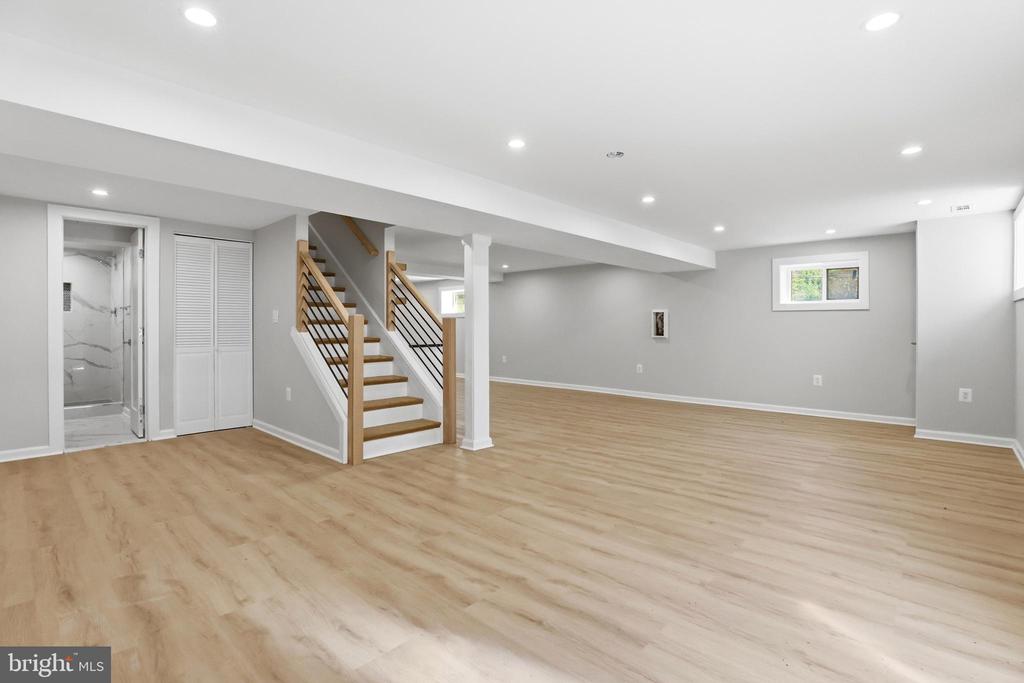 6420 SPRING TERRACE