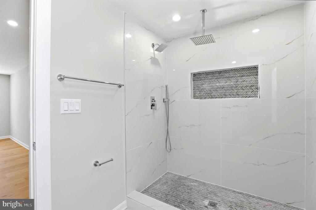 6420 SPRING TERRACE