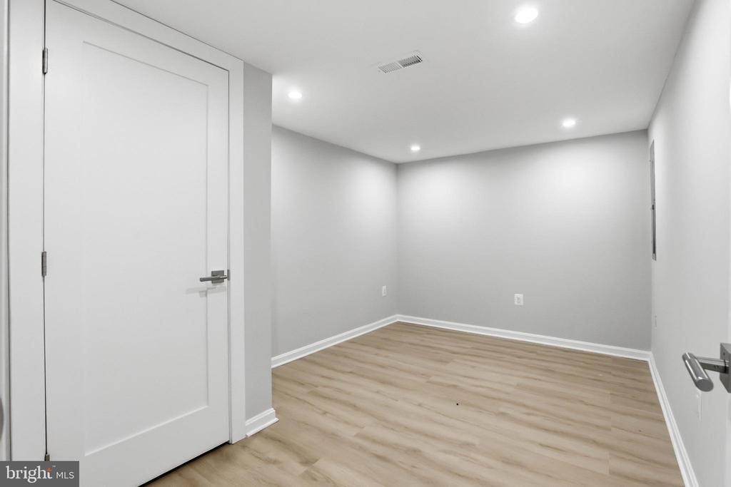 6420 SPRING TERRACE