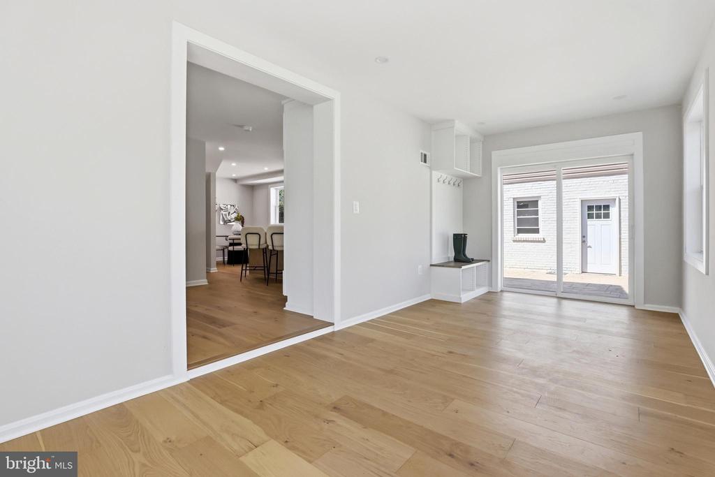 6420 SPRING TERRACE