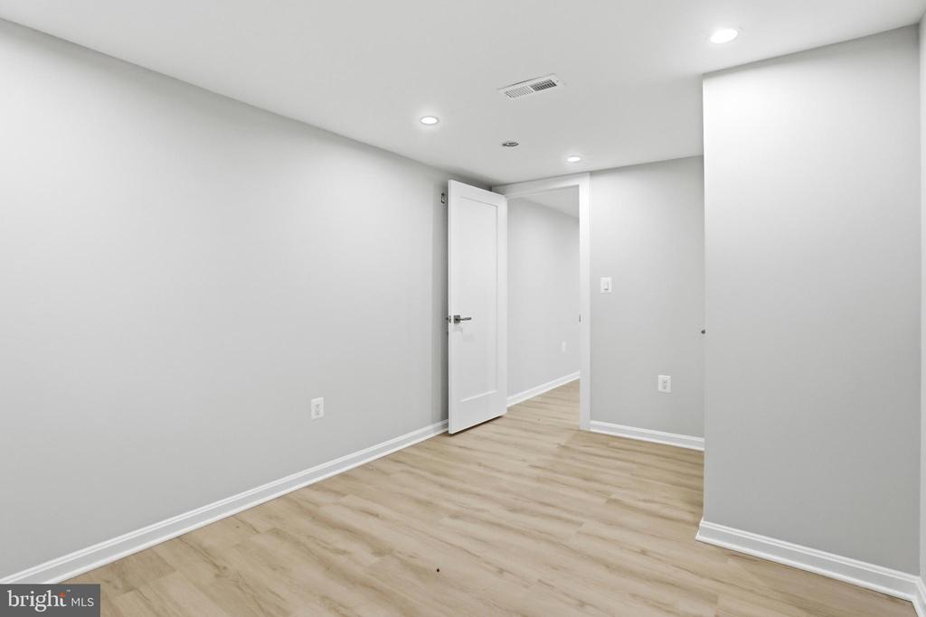 6420 SPRING TERRACE