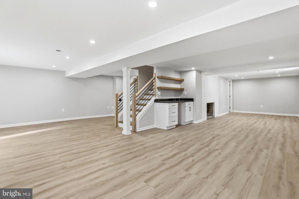 6420 SPRING TERRACE
