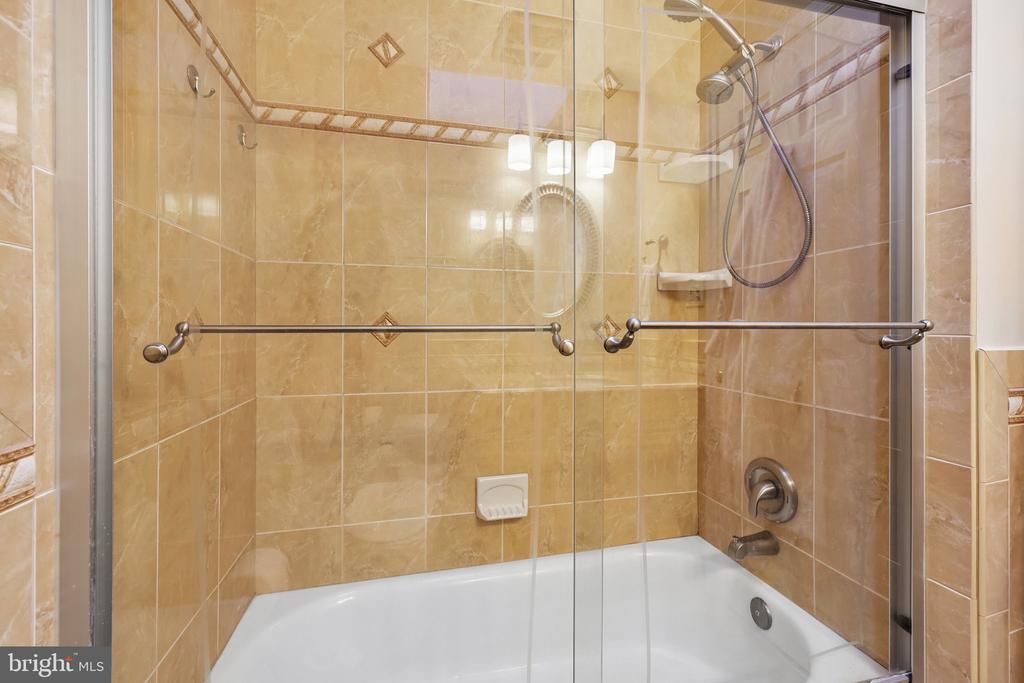 2205 ABBOTSFORD