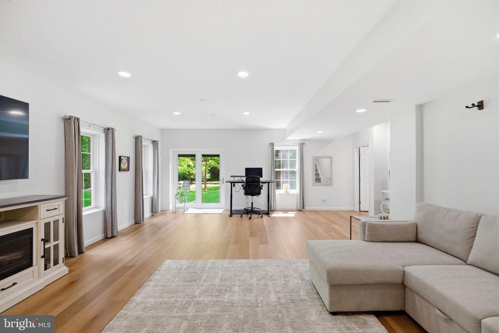 8104 REVATOM COURT