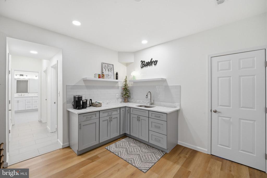8104 REVATOM COURT