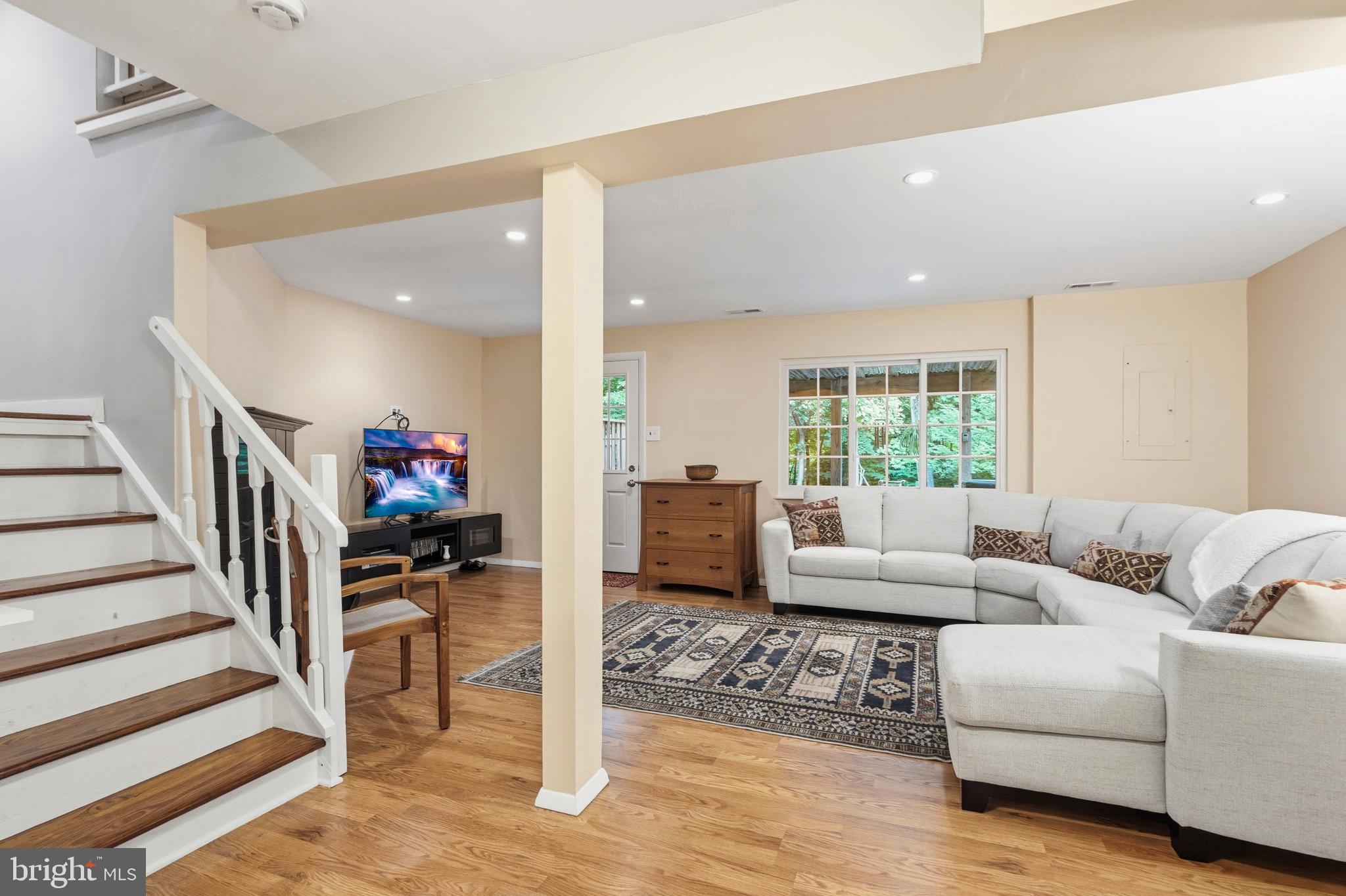 2303 MIDDLE CREEK LANE