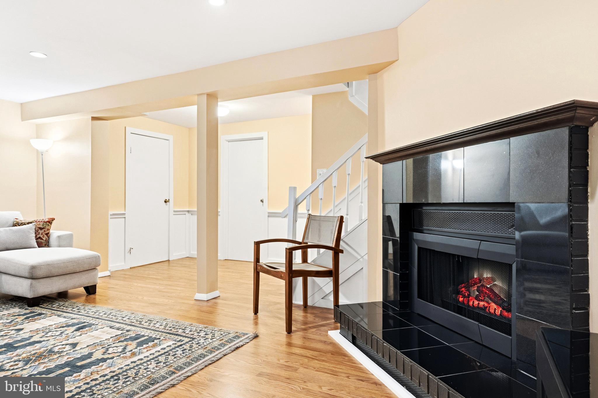 2303 MIDDLE CREEK LANE