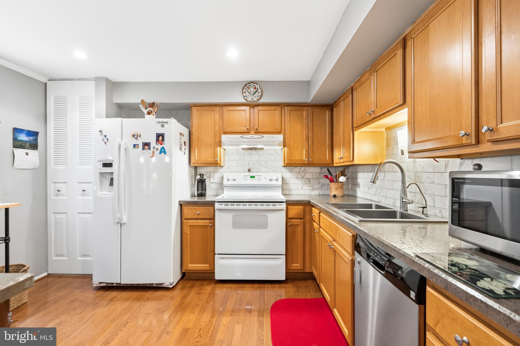 2303 MIDDLE CREEK LANE
