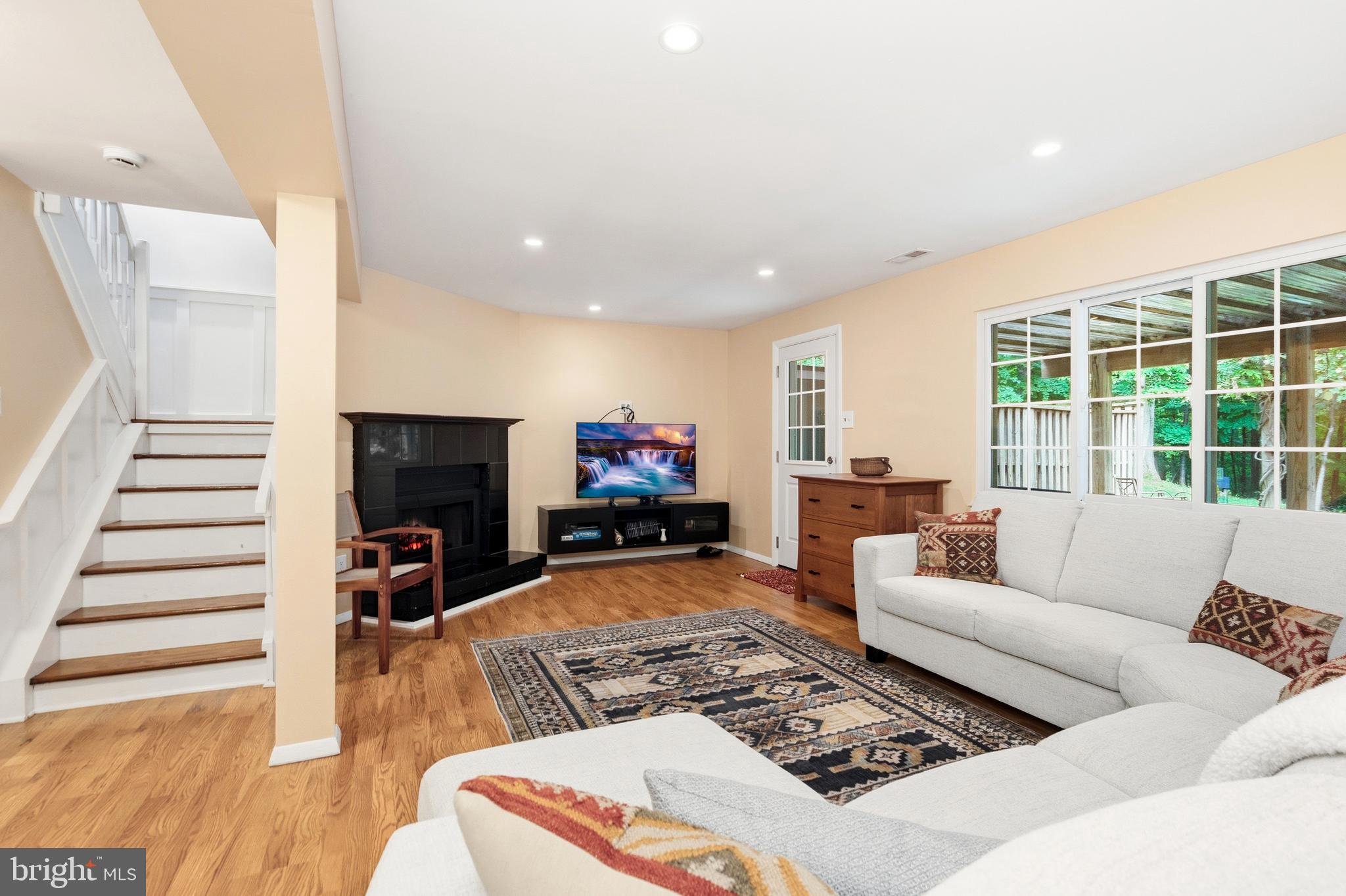2303 MIDDLE CREEK LANE