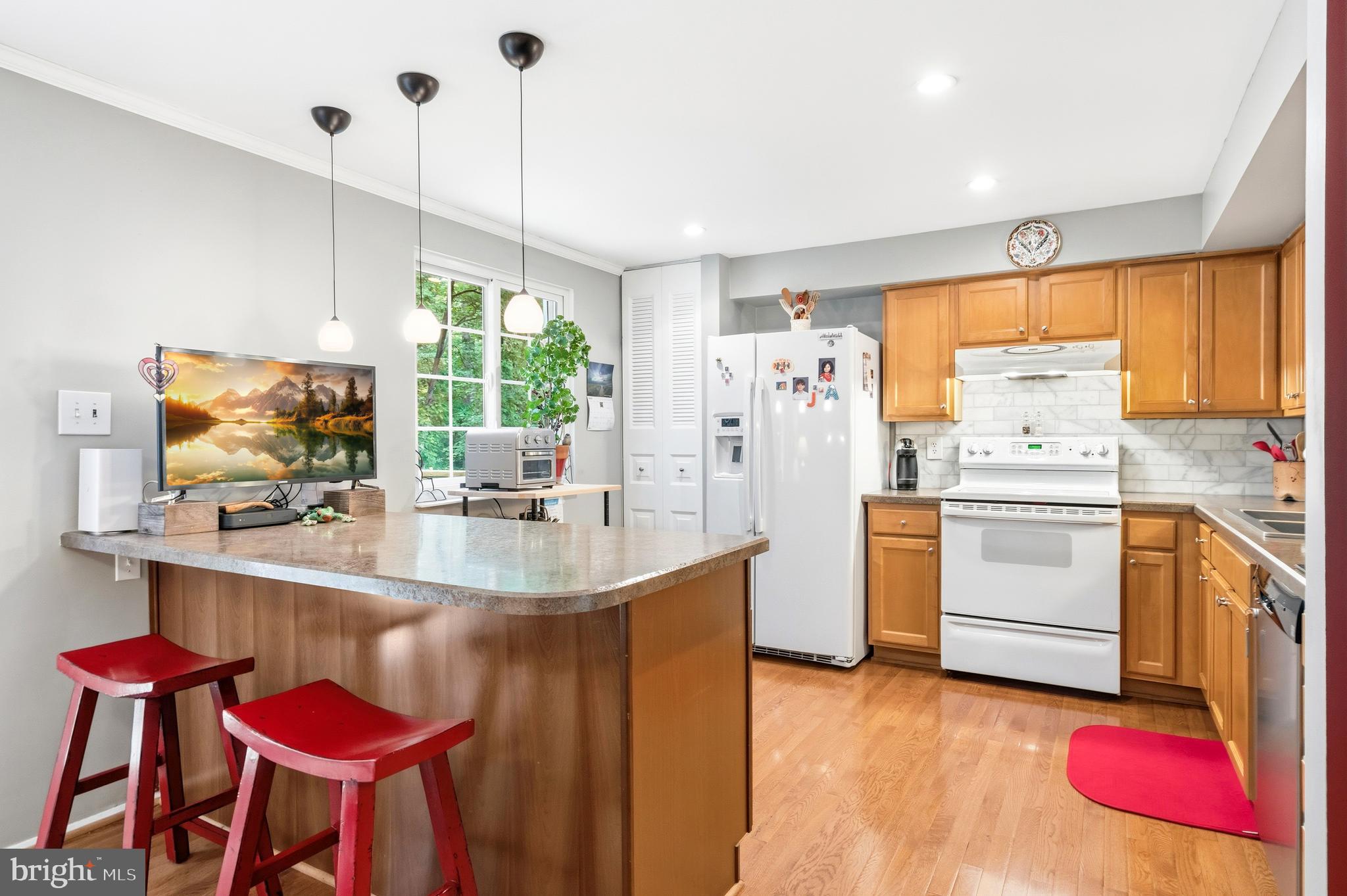 2303 MIDDLE CREEK LANE