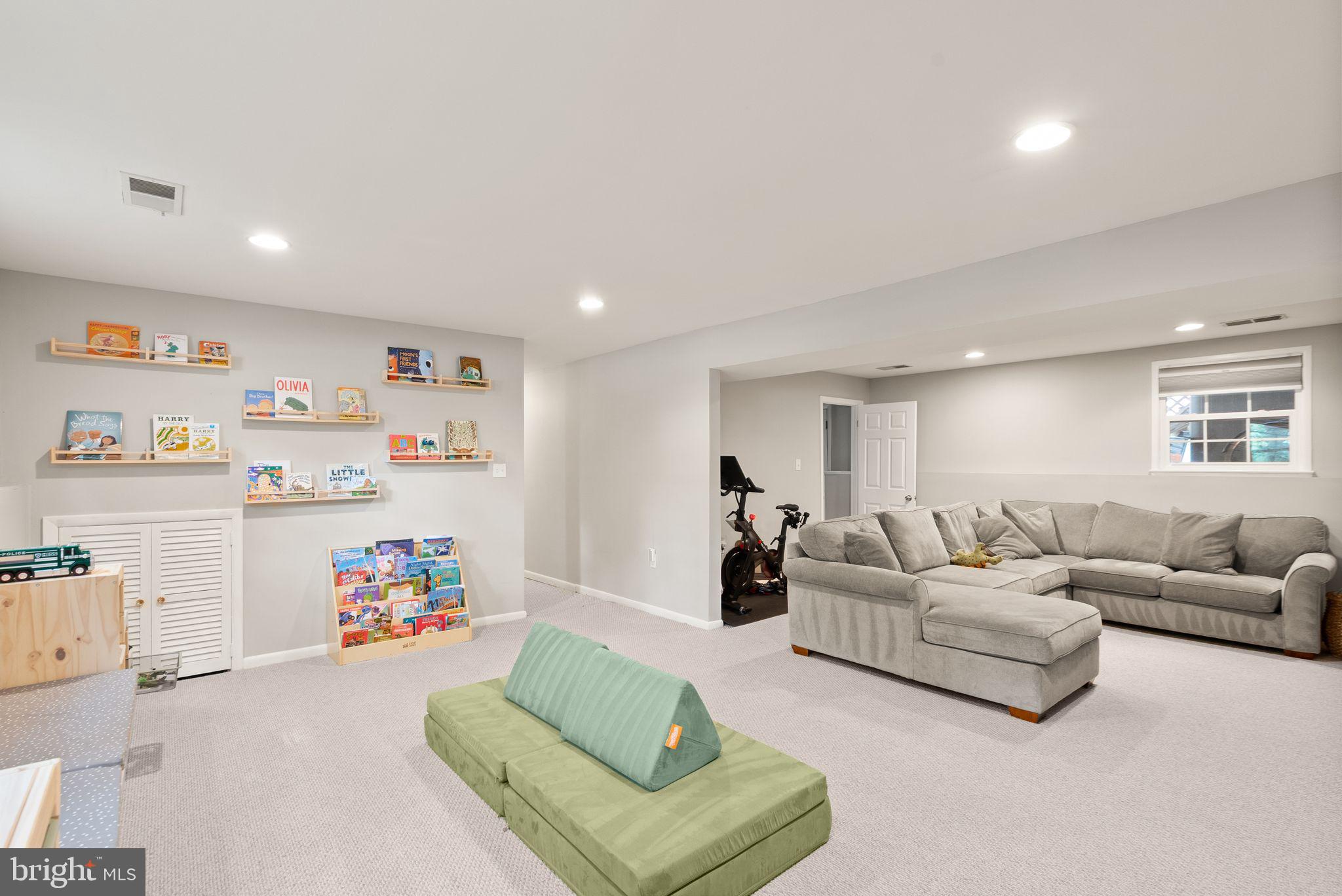 8446 PORTER LANE