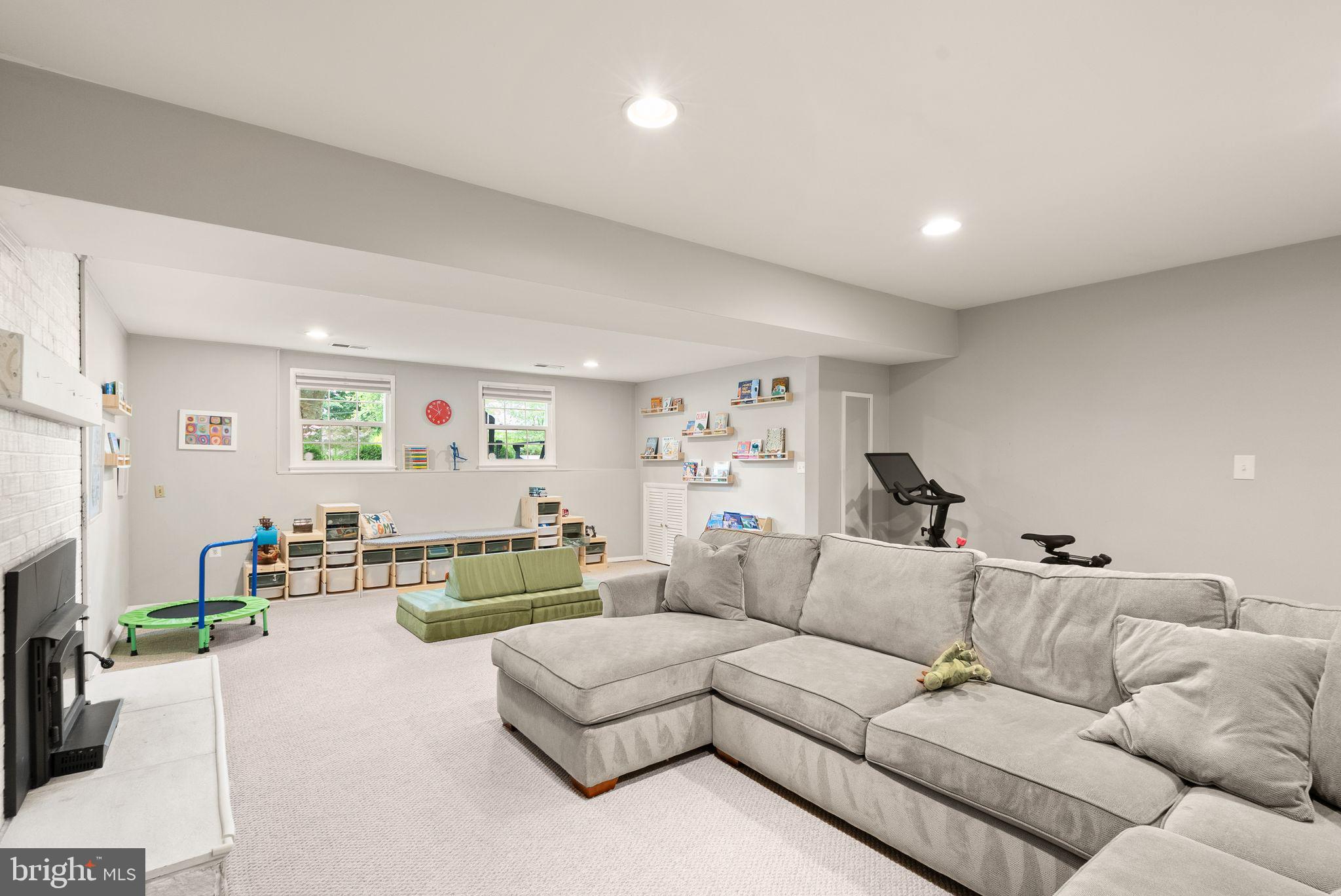 8446 PORTER LANE