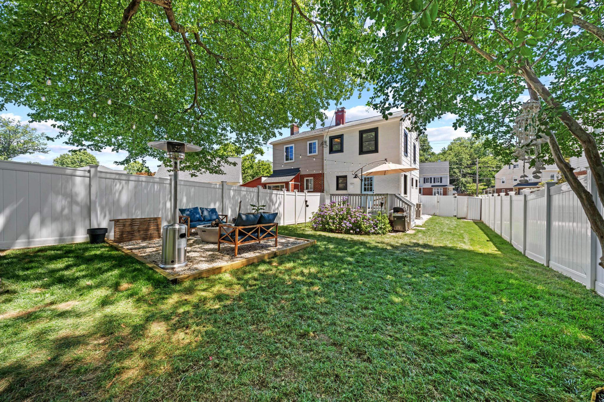 2204 DARTMOUTH DRIVE