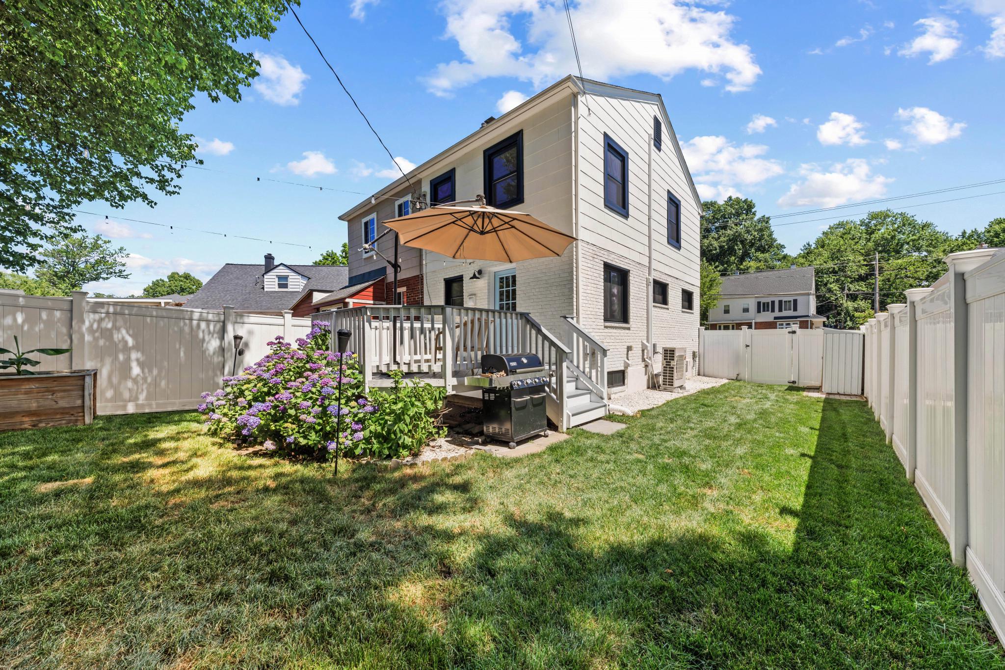 2204 DARTMOUTH DRIVE