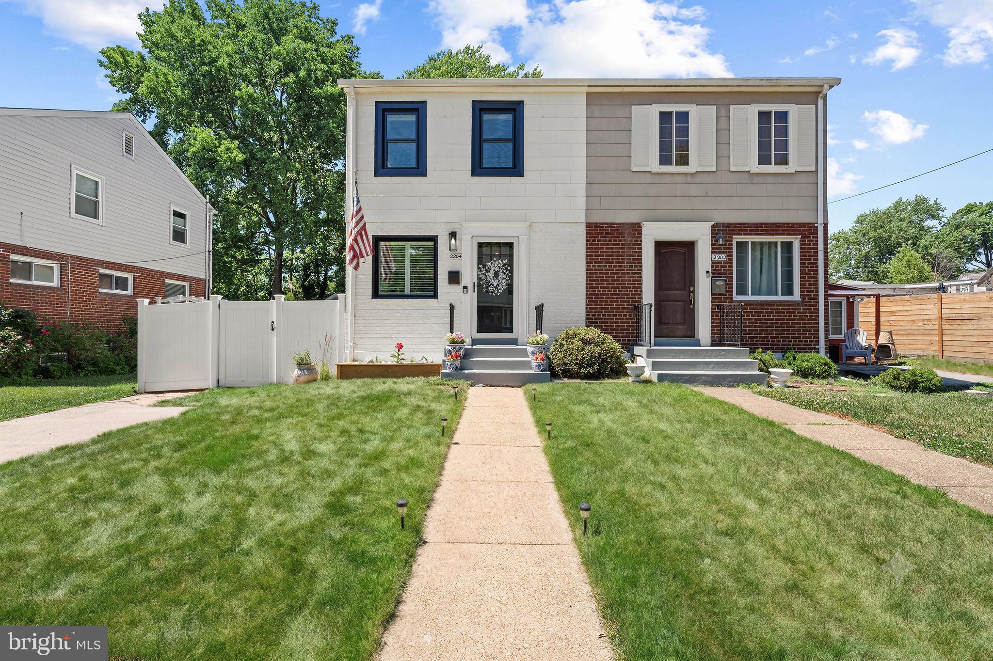 2204 DARTMOUTH DRIVE