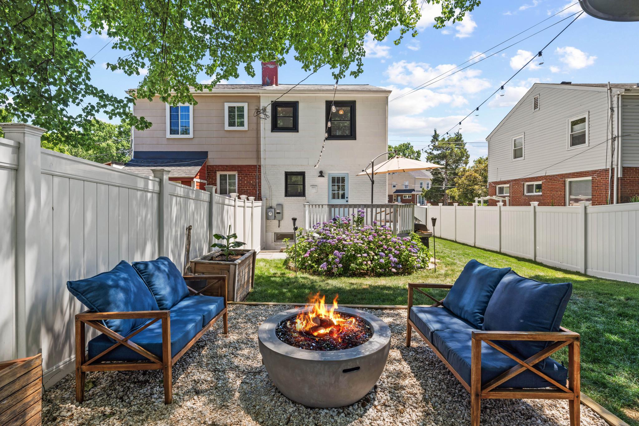 2204 DARTMOUTH DRIVE