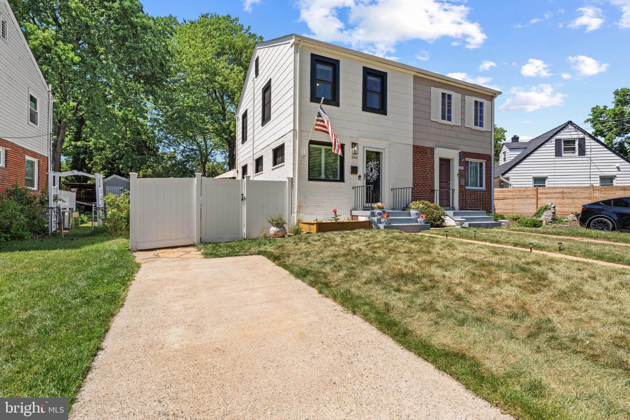 2204 DARTMOUTH DRIVE