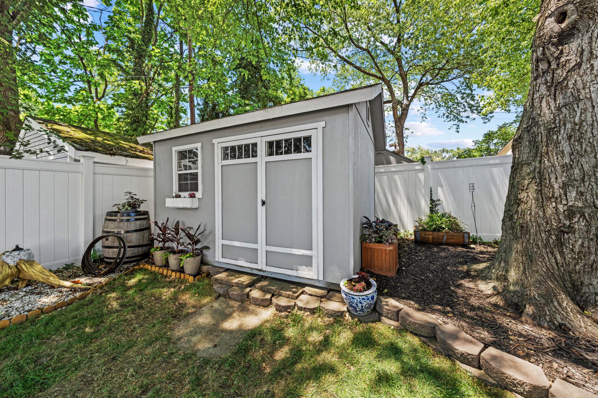 2204 DARTMOUTH DRIVE