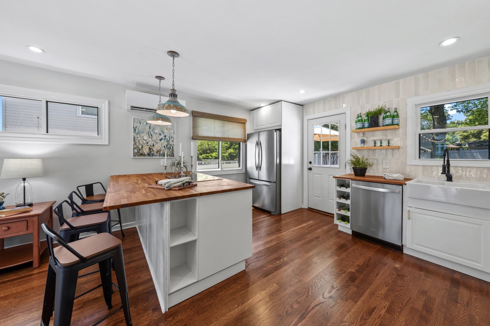2204 DARTMOUTH DRIVE