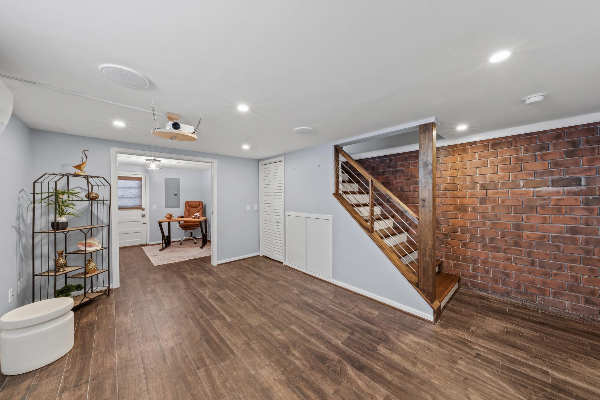 2204 DARTMOUTH DRIVE