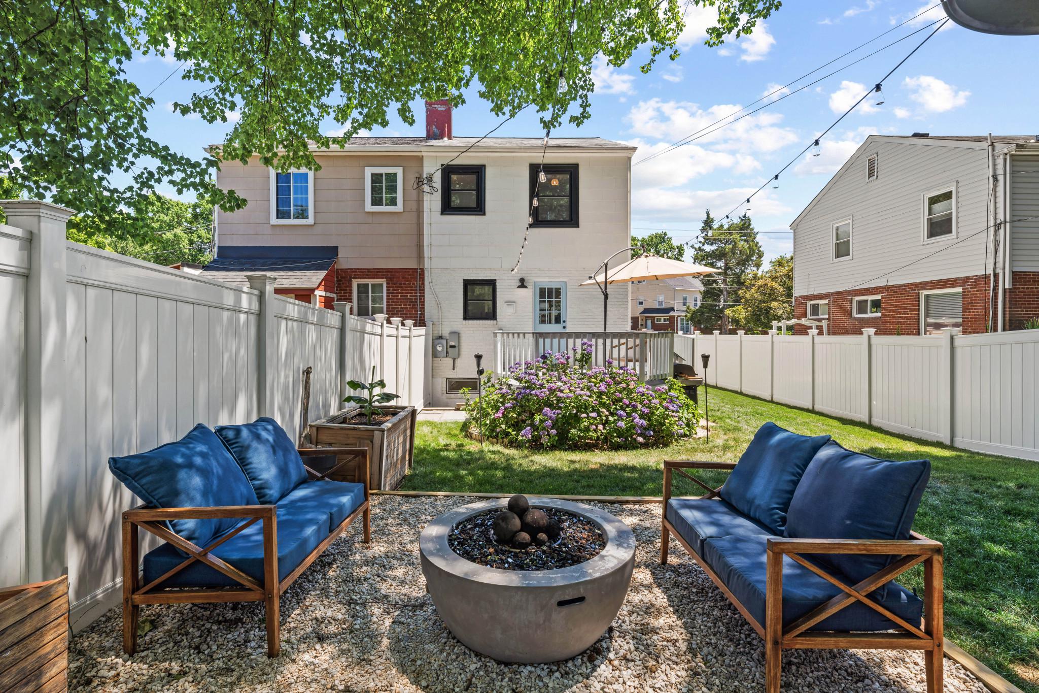 2204 DARTMOUTH DRIVE
